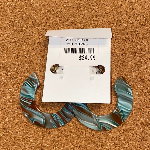 IVY & LEO HOOP EARRINGS - Picture 2 of 3